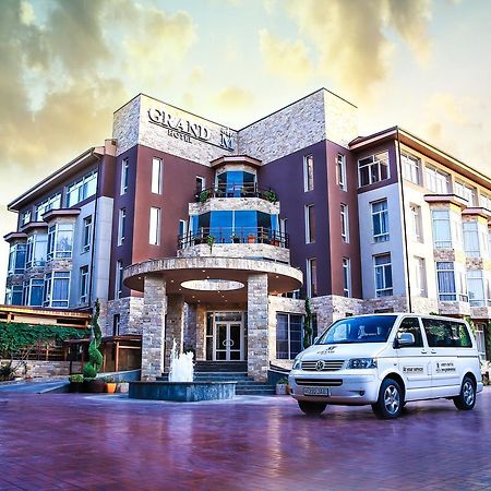 Grand M Hotel Nawoi Zewnętrze zdjęcie