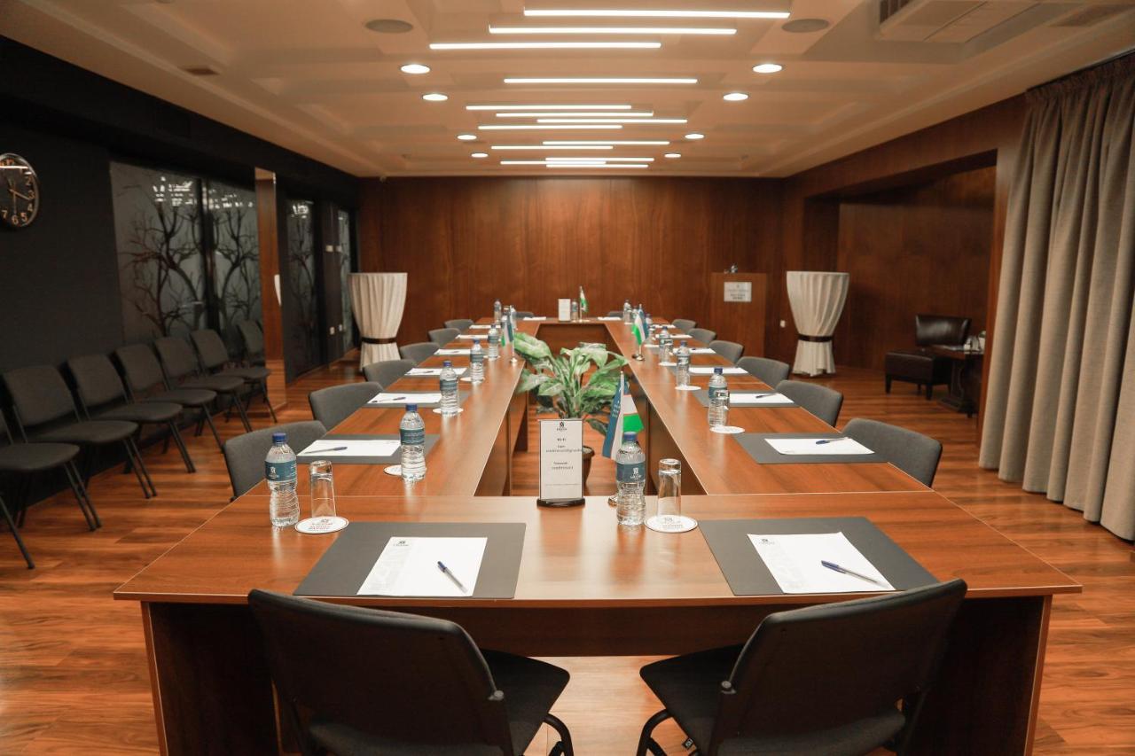 Grand M Hotel Nawoi Zewnętrze zdjęcie