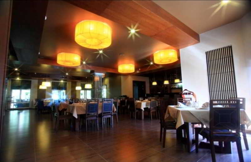 Grand M Hotel Nawoi Zewnętrze zdjęcie