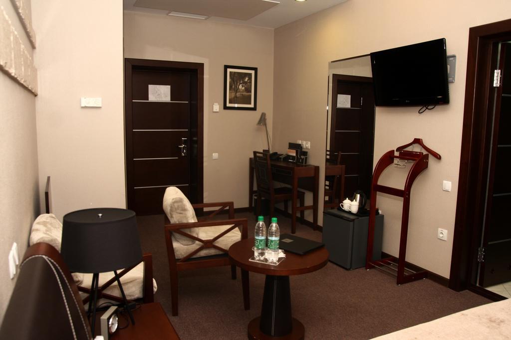 Grand M Hotel Nawoi Pokój zdjęcie