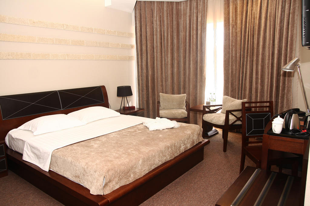 Grand M Hotel Nawoi Pokój zdjęcie