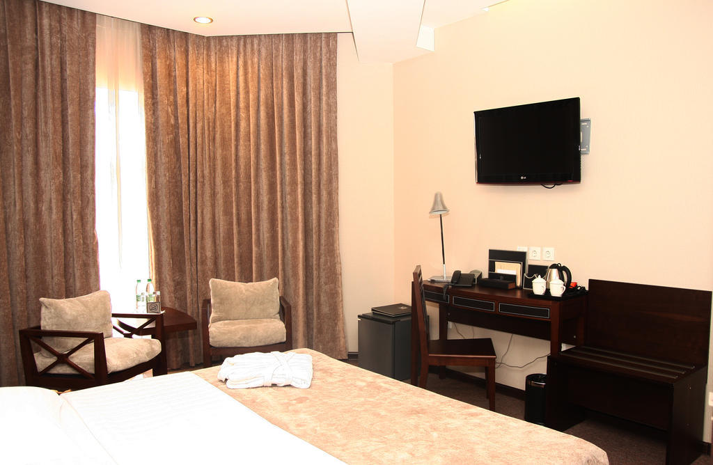 Grand M Hotel Nawoi Pokój zdjęcie