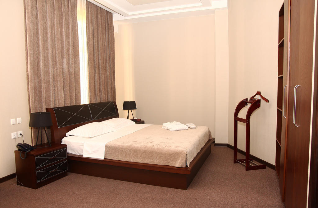 Grand M Hotel Nawoi Pokój zdjęcie