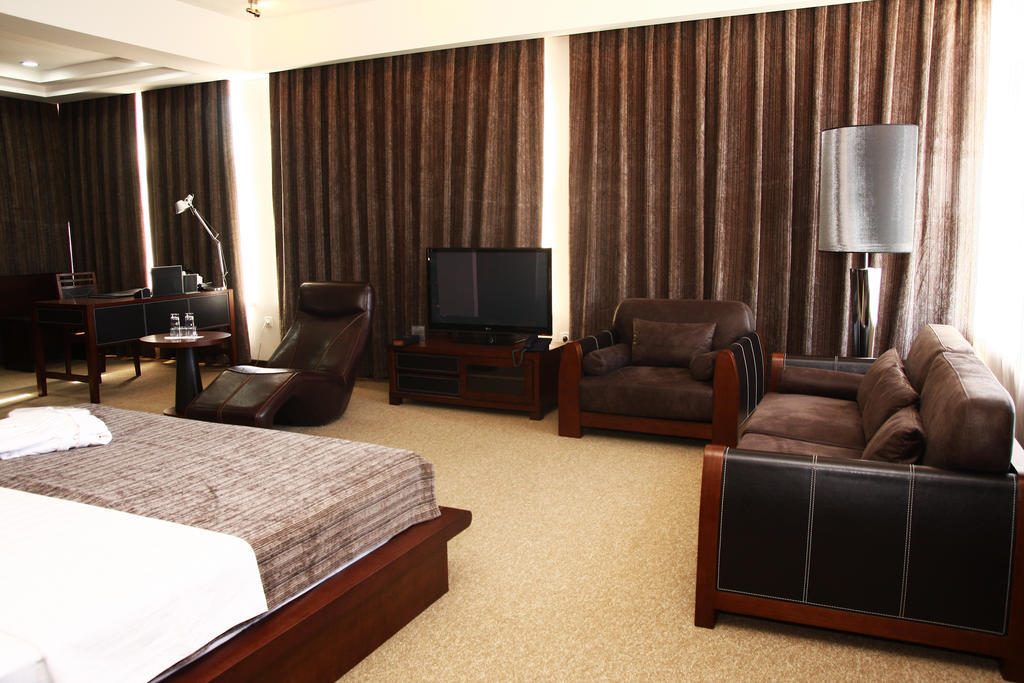 Grand M Hotel Nawoi Pokój zdjęcie
