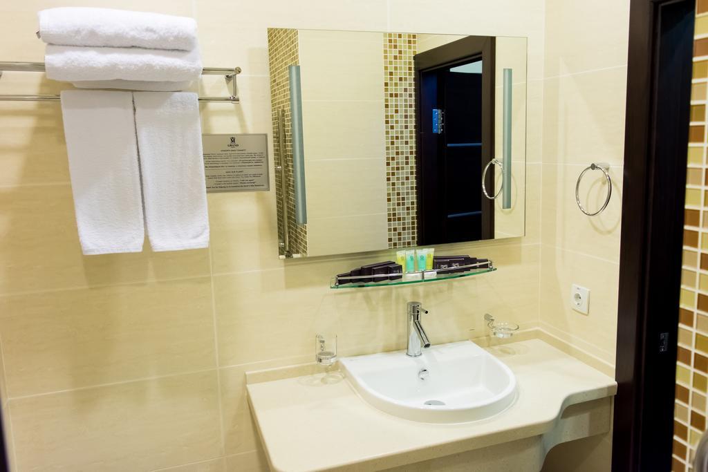 Grand M Hotel Nawoi Zewnętrze zdjęcie
