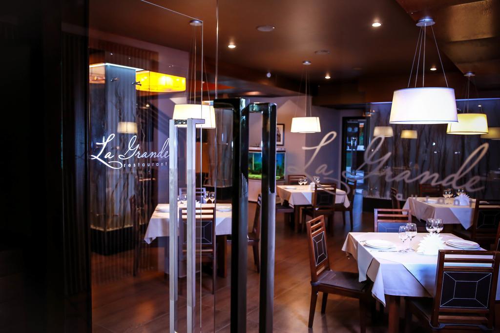 Grand M Hotel Nawoi Zewnętrze zdjęcie