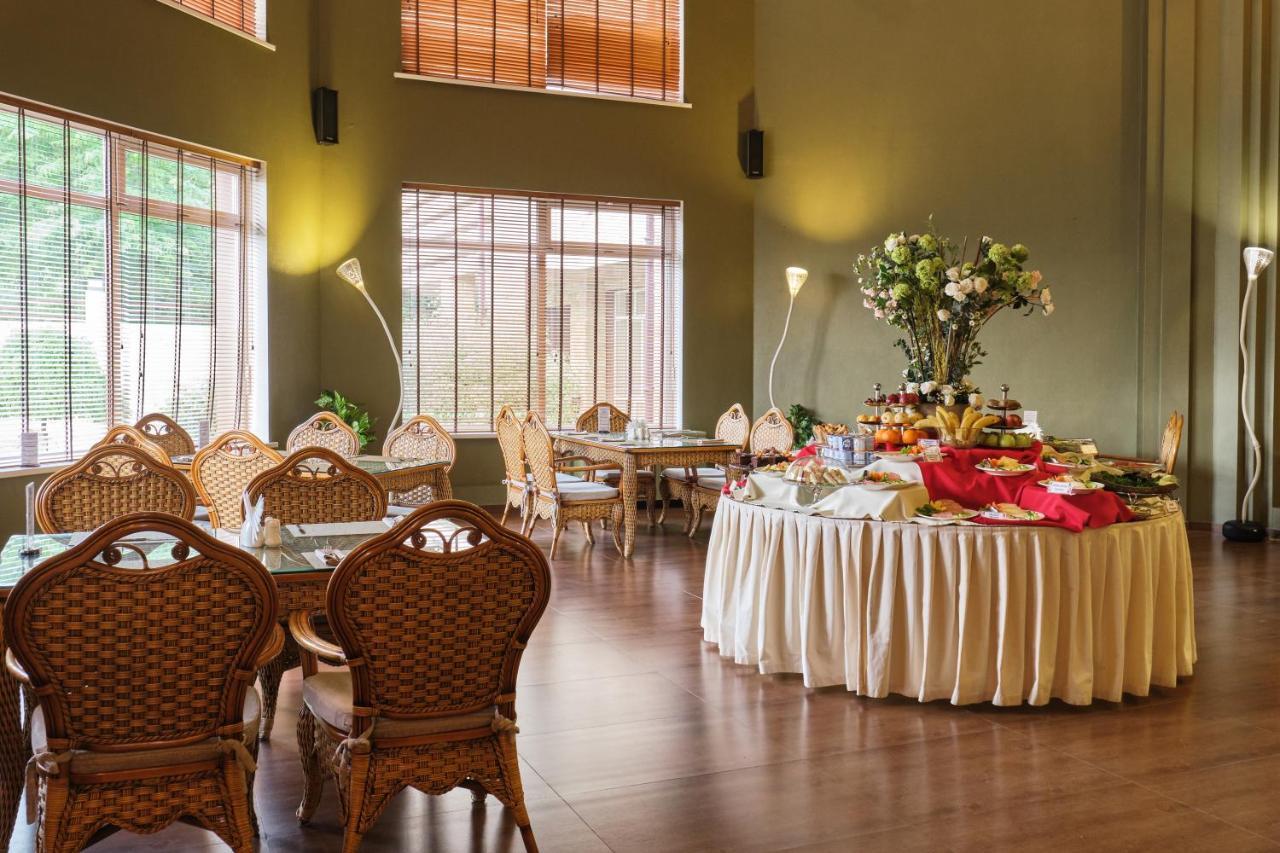 Grand M Hotel Nawoi Zewnętrze zdjęcie